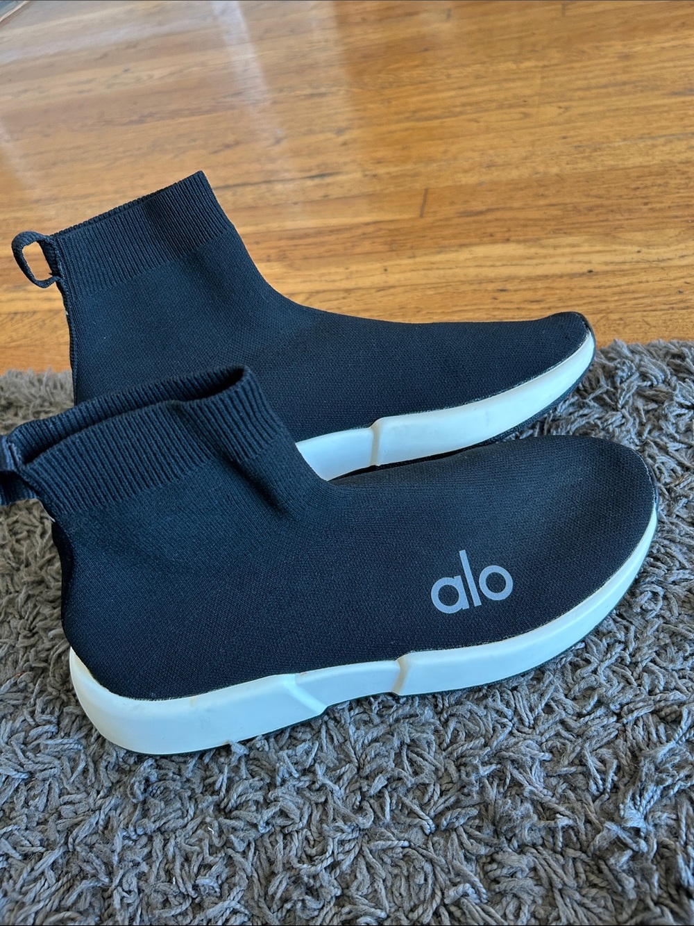 Alo Yoga Velocity Knit Sock Sneakers Black White Women’s Size 10